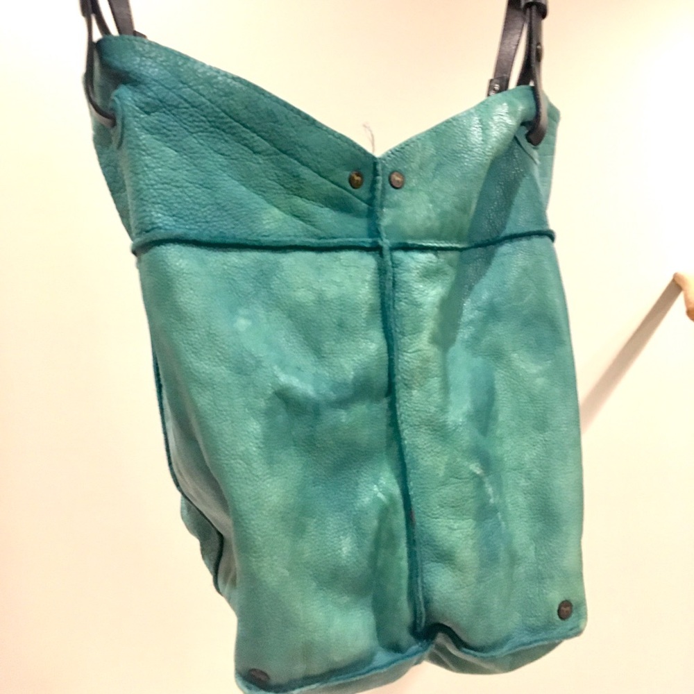 Holding Horses bright teal leather handbag - Picture 4 of 7